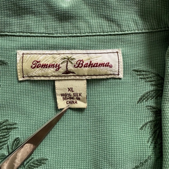 Tommy Bahama Sage Green 100% Silk, Short sleeve button down shirt. Men’s Size XL - Picture 2 of 8